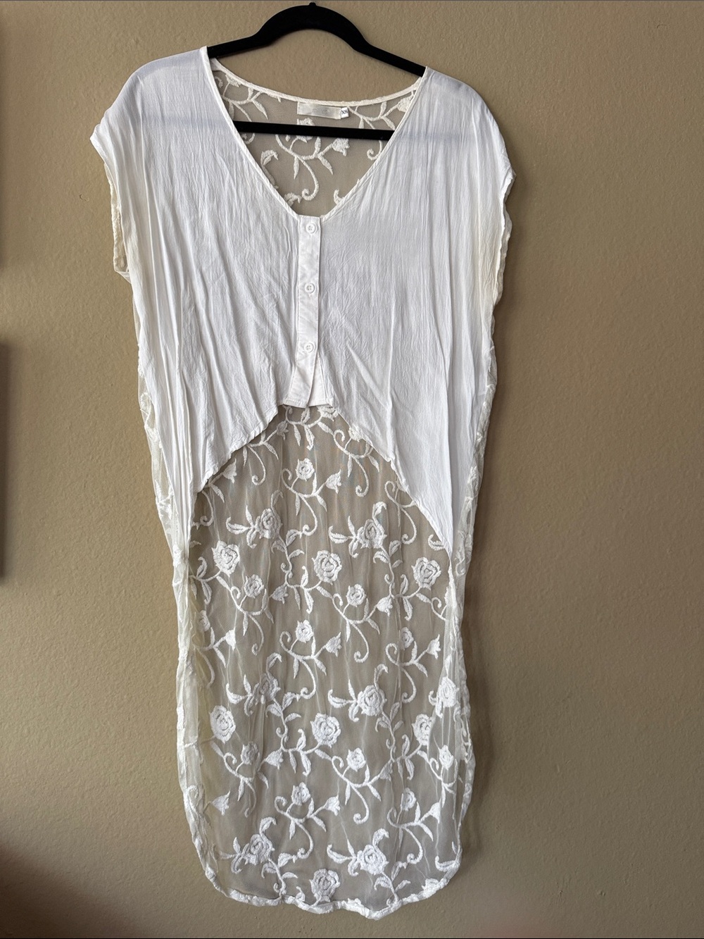 Millau LF lace back crop top